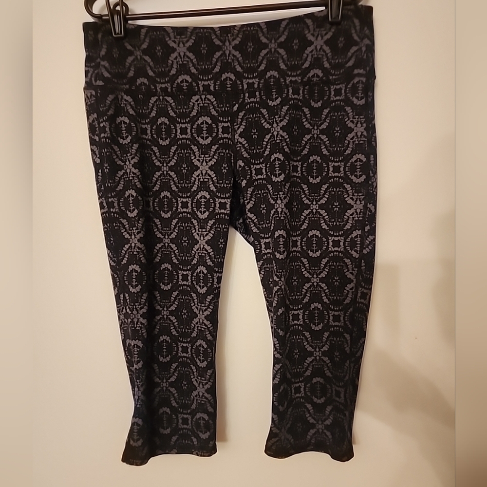 Athleta Fredom Chaturnaga Black/Gray Yoga Knickers
